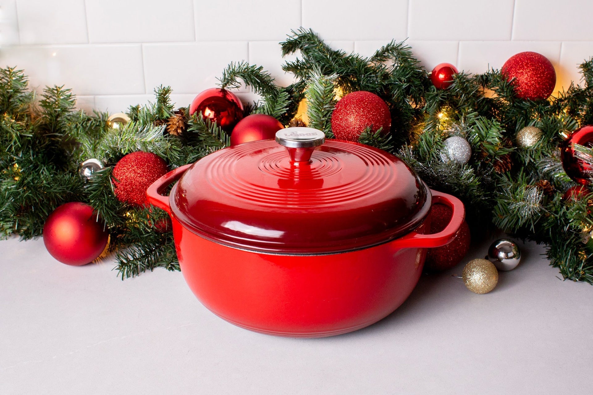 Lodge Schmelzguss, niederländischer Ofen, rot, 6-qt
