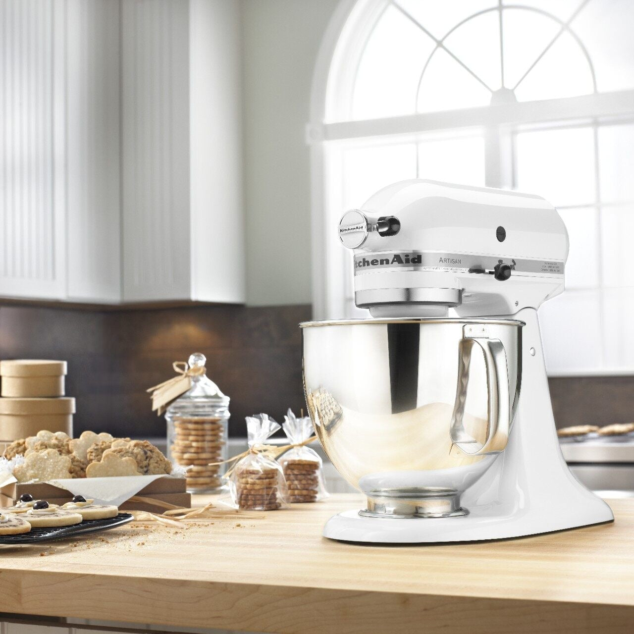 KitchenAid handwerklicher 5-Quart-Kippkopf-Ständermischer, weiß