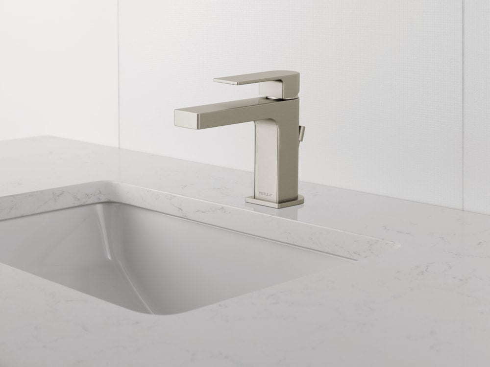 Peerless Xander Single Griff starren Ausguss Einloch Badezimmer Waschbecken Wasserhähne Watersense zertifiziert, gebürstet Nickel