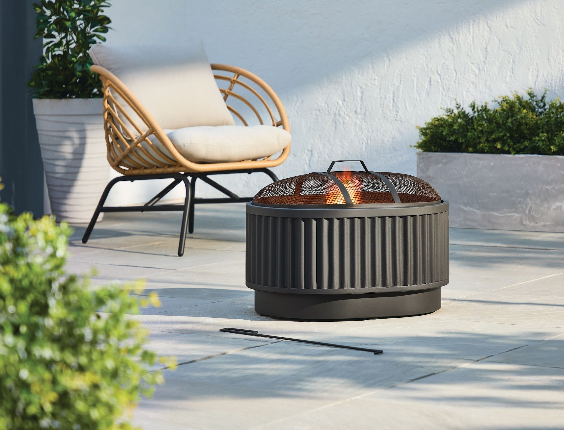 CANVAS Barbeau-Oval-Flötholzfeuerstelle, 28-in, schwarz