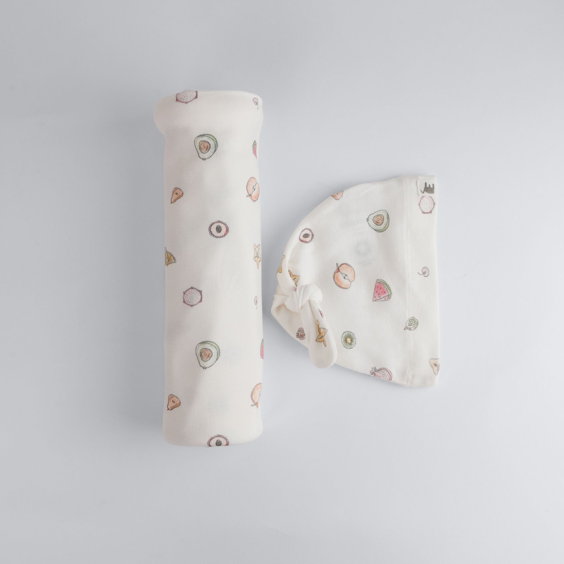 The Elk Baby Obst Print Premium Bio-Baumwolldecke und Beanie-Set